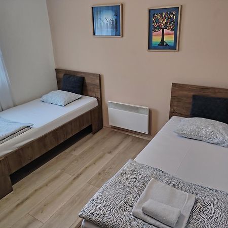 Guest House Pin Laktaši Esterno foto